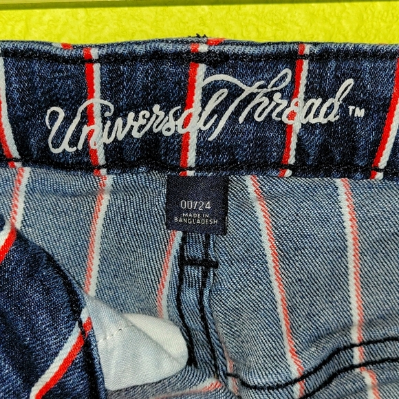 Universal Thread Shorts - Picture 3 of 3
